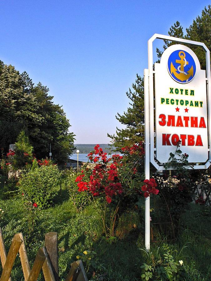 Хотел Златна Котва Kazanlŭk Eksteriør billede
